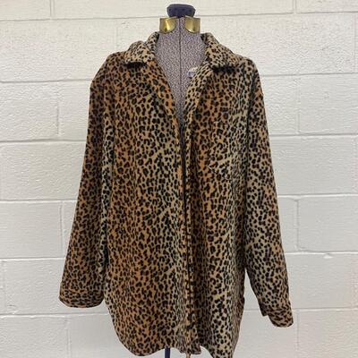 STAN HERMAN - CHEETAH PRINT WOMENâ€™S PLUSH BUTTON UP - SIZE LARGE