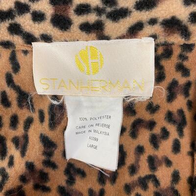STAN HERMAN - CHEETAH PRINT WOMENâ€™S PLUSH BUTTON UP - SIZE LARGE