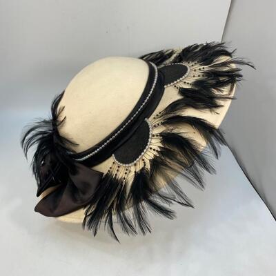 Vintage White Wool w Black Feather Sylvia Derby Cocktail Church Fashion Hat