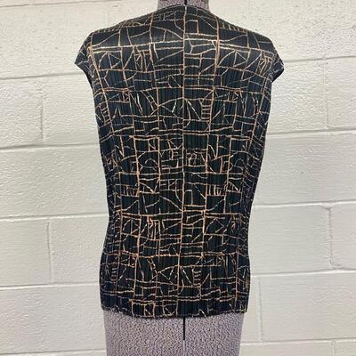 CLAUDIA RICHARD - LIGHTWEIGHT UNIQUE DESIGN WOMENâ€™S TOP - SIZE L