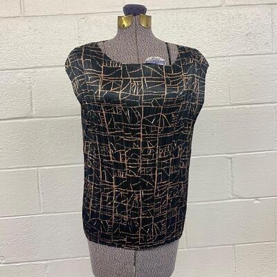 CLAUDIA RICHARD - LIGHTWEIGHT UNIQUE DESIGN WOMENâ€™S TOP - SIZE L
