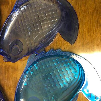 S17- 4 Plastic Blue Fish Trays