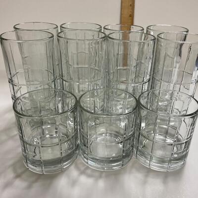 Set of 11 Drink Glasses Grid Line Pattern