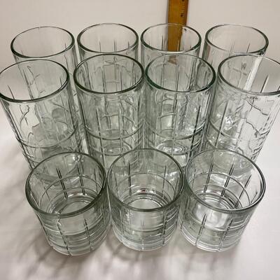 Set of 11 Drink Glasses Grid Line Pattern
