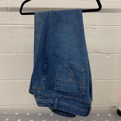 STYLE & CO. - WOMENâ€™S JEANS - SIZE 16