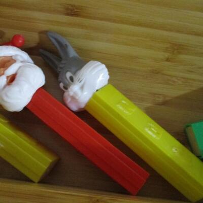 Knick Knack Wall Shelf & Knick Knacks (see all pictures)