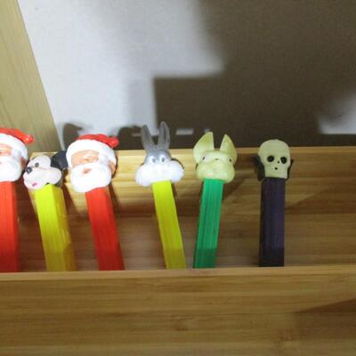 Knick Knack Wall Shelf & Knick Knacks (see all pictures)