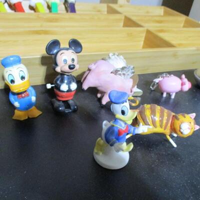 Knick Knack Wall Shelf & Knick Knacks (see all pictures)