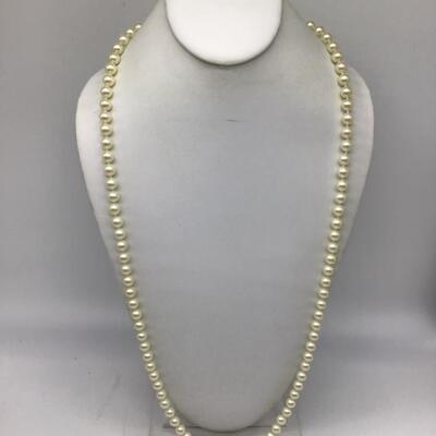 Beautiful Monet Pearl Style Necklace