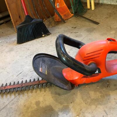 G23- Yard Tools incl elect hedge trimmer