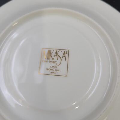 MIKASA CROWN HALL LAP 20 PATTERN FOOTED CUP AND SAUCERS SET