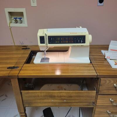 Singer Touch-Tronic 2010 Sewing Machine and Table (L-DW)