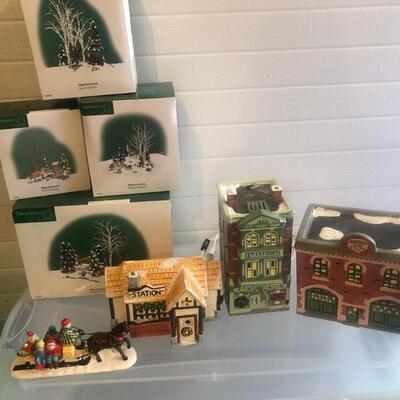 G25- Dept 56 Village pieces with tote