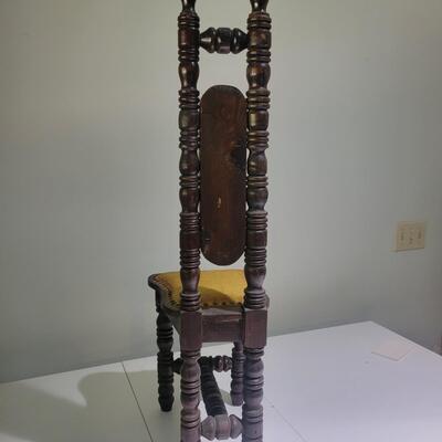 Antique Tiny Wooden Chair (HC1-DW)