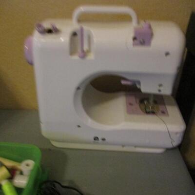 Pixie Plus Craft Machine by Singer