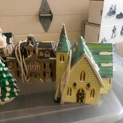 G28- Dept 56 Houses (no boxes) with tote