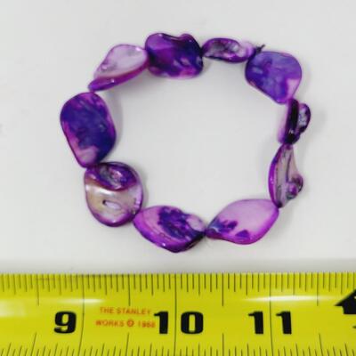 BEAUTIFUL IRIDESCENT PURPLE SHELL STRETCHY BRACELET
