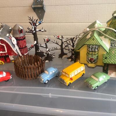 G33- Dept 56 Barn & other pcs with tote