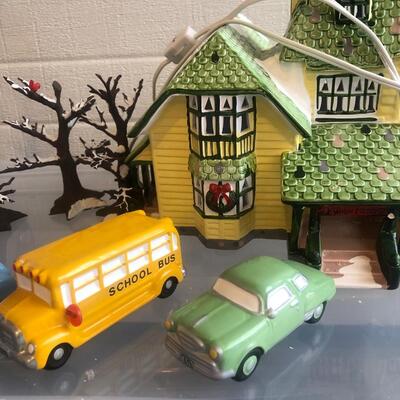 G33- Dept 56 Barn & other pcs with tote