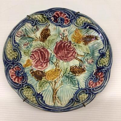 5537 Two Majolica Plates