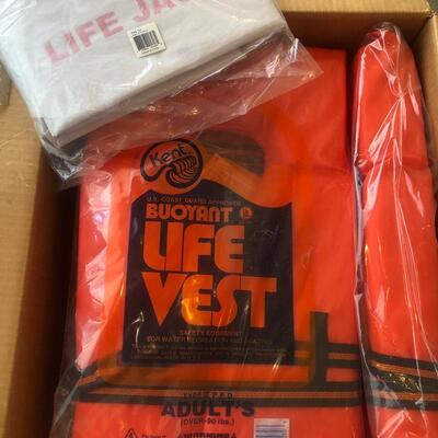 G52- 5 Life Jackets with Bag (NEW)