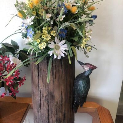 L10- Faux Flowers w/woodpecker