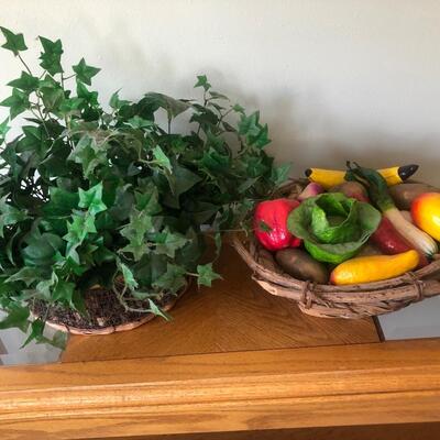 L13- Basket fruit & Ivy