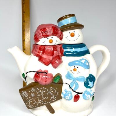 Snowmen pair ceramic tea pot Christmas holiday decor