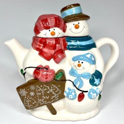 Snowmen pair ceramic tea pot Christmas holiday decor
