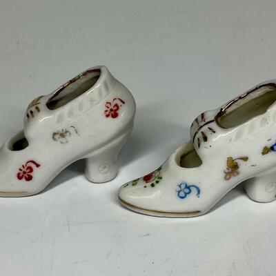 Pair of white flower pattern ceramic shoe figurines