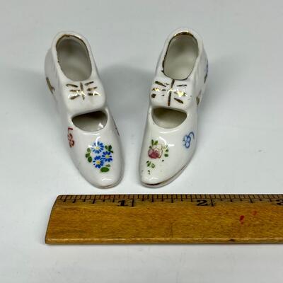 Pair of white flower pattern ceramic shoe figurines