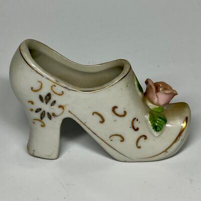 White and flower pattern ceramic shoe New York City