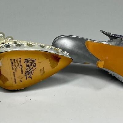 Lot of two blue beaded miniature shoe figurines