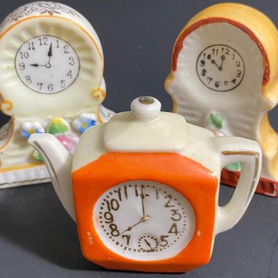 LOT: 17: Vintage Occupied Japan Miniature Figures Clocks