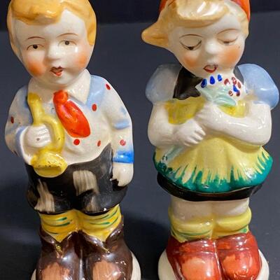 LOT 26: Vintage Occupied Japan Souvenir Salt /Pepper Set & More