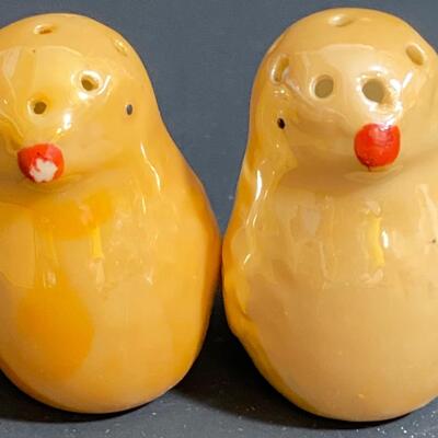 LOT 30: Collection of 4 Vintage Salt/Pepper Shakers