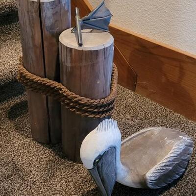 Lot 7: Large Poolside SEAGULL on Wooden Post Decoration