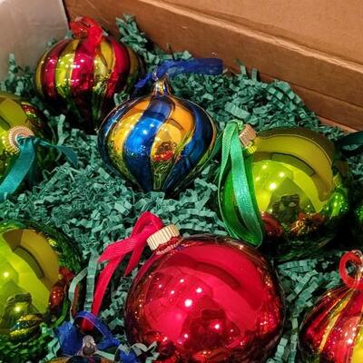 Lot 18: Box of PITTMAN and DAVIS Christmas Balls