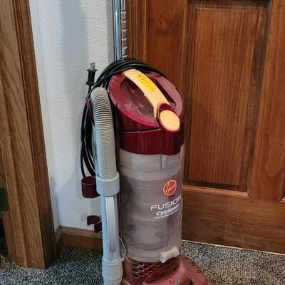 Lot 22: HOOVER Fusion Cyclonic Vacuum Cleaner