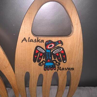 Alaskan bear claw decor