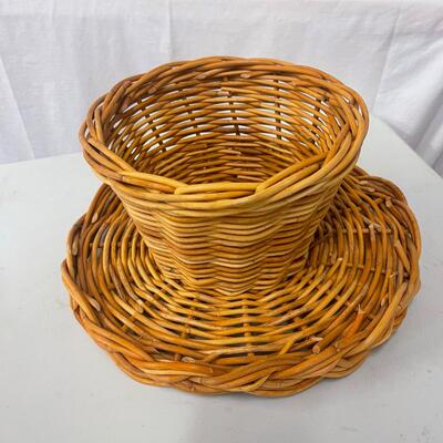 5539 Wicker & Glass Dome Top Cake Plate