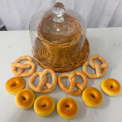 5539 Wicker & Glass Dome Top Cake Plate