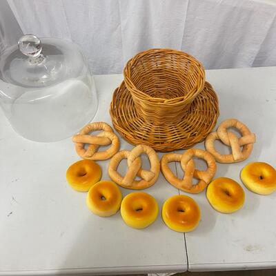 5539 Wicker & Glass Dome Top Cake Plate