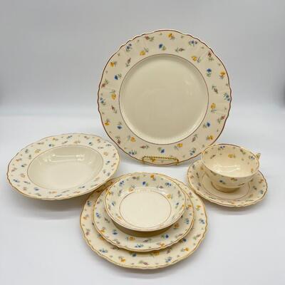 SYRACUSE ~ Suzanne ~ (7) Piece Place Setting ~ Service For (8) & Includes (8) Serving Pieces
