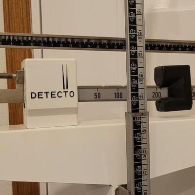 Lot 58: Vintage DETECTO 350lb. Capacity Weight Scale