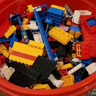 Lot 64: Vintage Bucket of LEGO Style Building Blocks