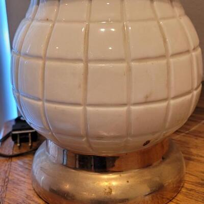 Lot 65: Vintage Ceramic Base Table Lamp TESTED A+