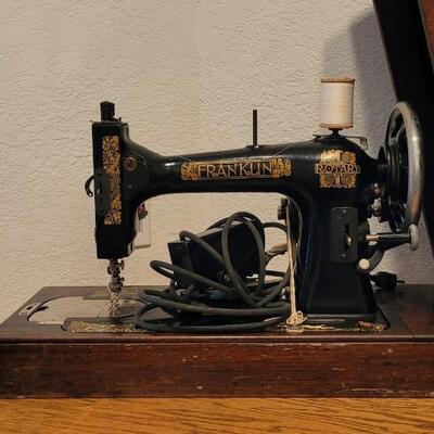 Lot 84: Vintage FRANKLIN Rotary Sewing Machine with Locking Wood Case