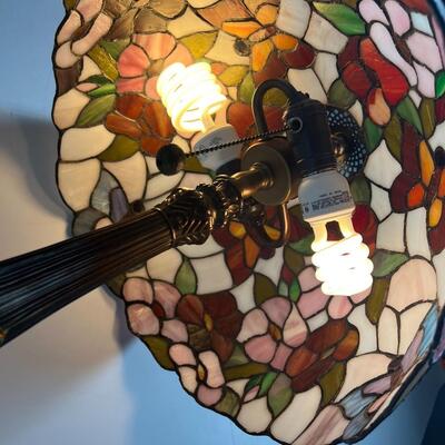 Retro Stained Glass Tiffany Styled Pink & Purple Flower Pattern Glass Cast Metal Base Lamp