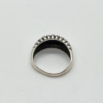LOT 38: Sterling Silver Ring - Size 7